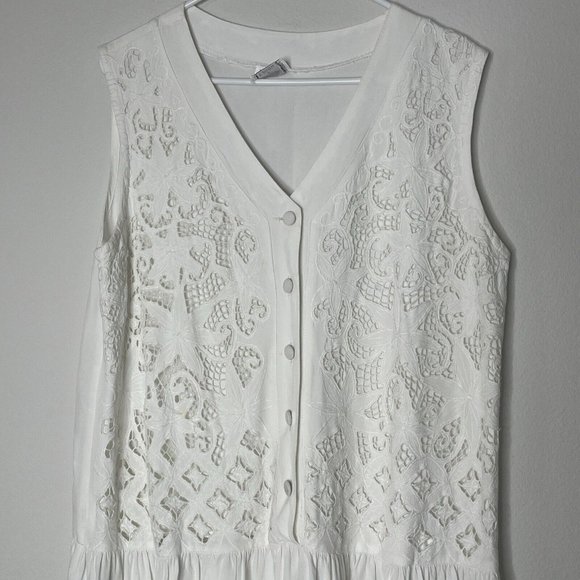 Halsey Collection Dress Womans White Laser Cut Lace No Sleeve V-Neck Buttons - Picture 3 of 12